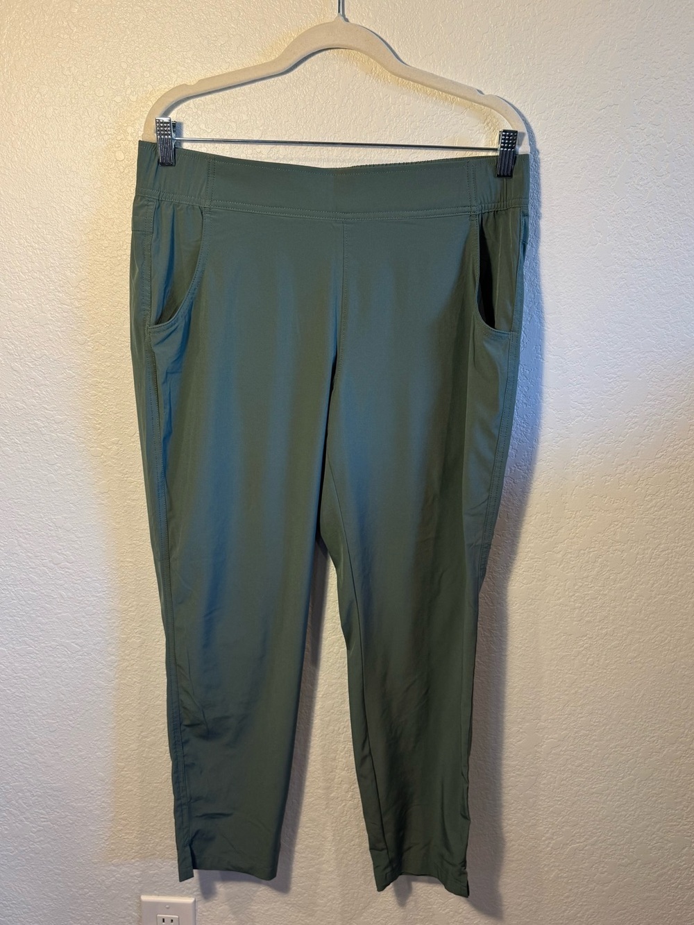 Eddie Bauer Green Pull On Traveler Ankle Pant Cropped Outdoor Stretch Gorpcore M